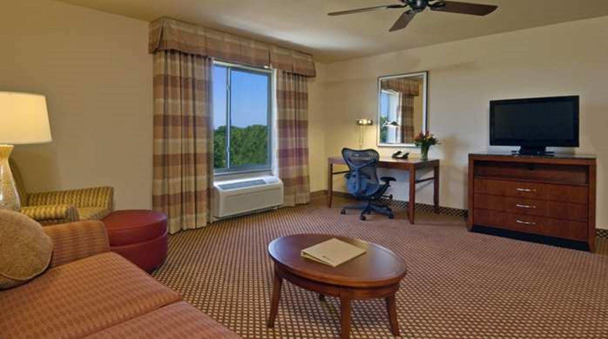 Hilton Garden Inn Lake Forest Mettawa Buitenkant foto